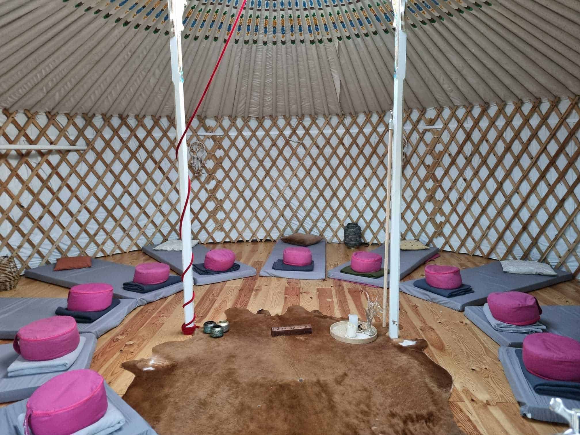 Ceremonie en retraite yurt bij landgoed energy up
